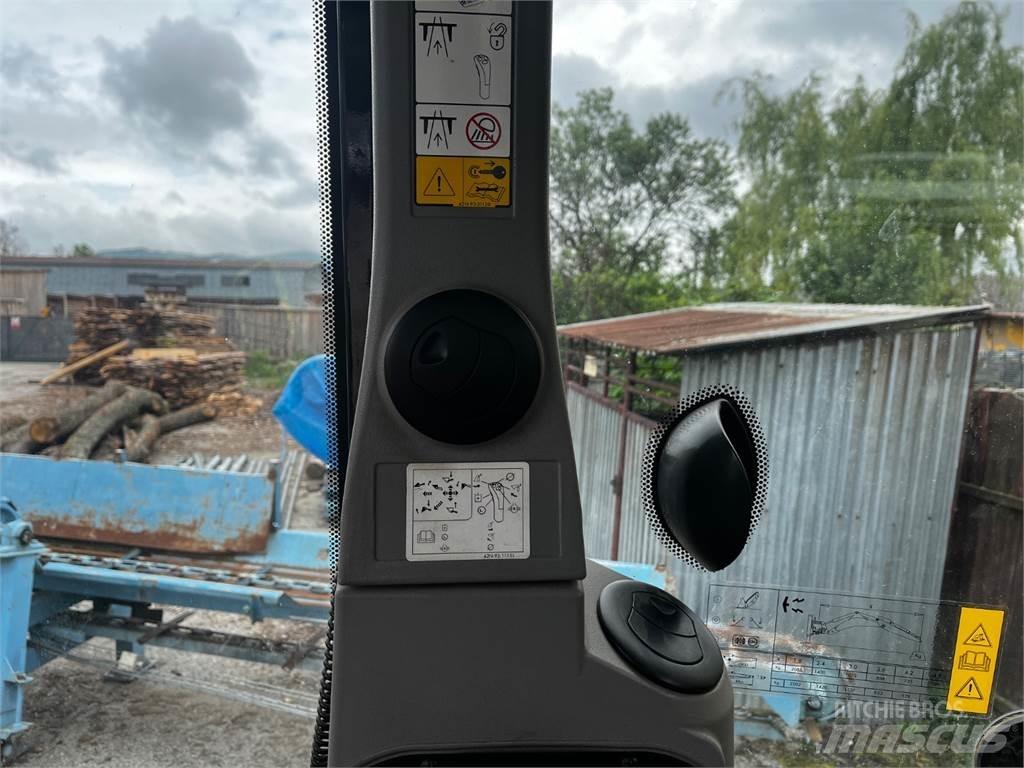 Komatsu WB93R-8 Other