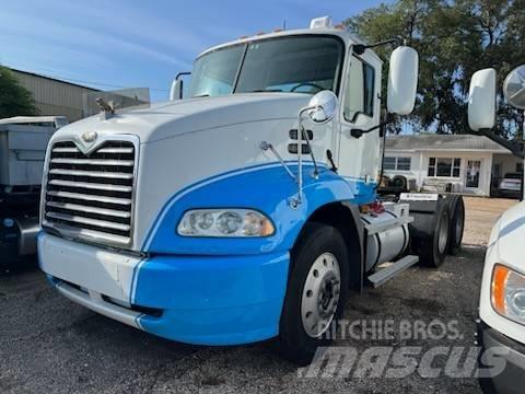 Mack CXN613 Conventional Trucks / Tractor Trucks