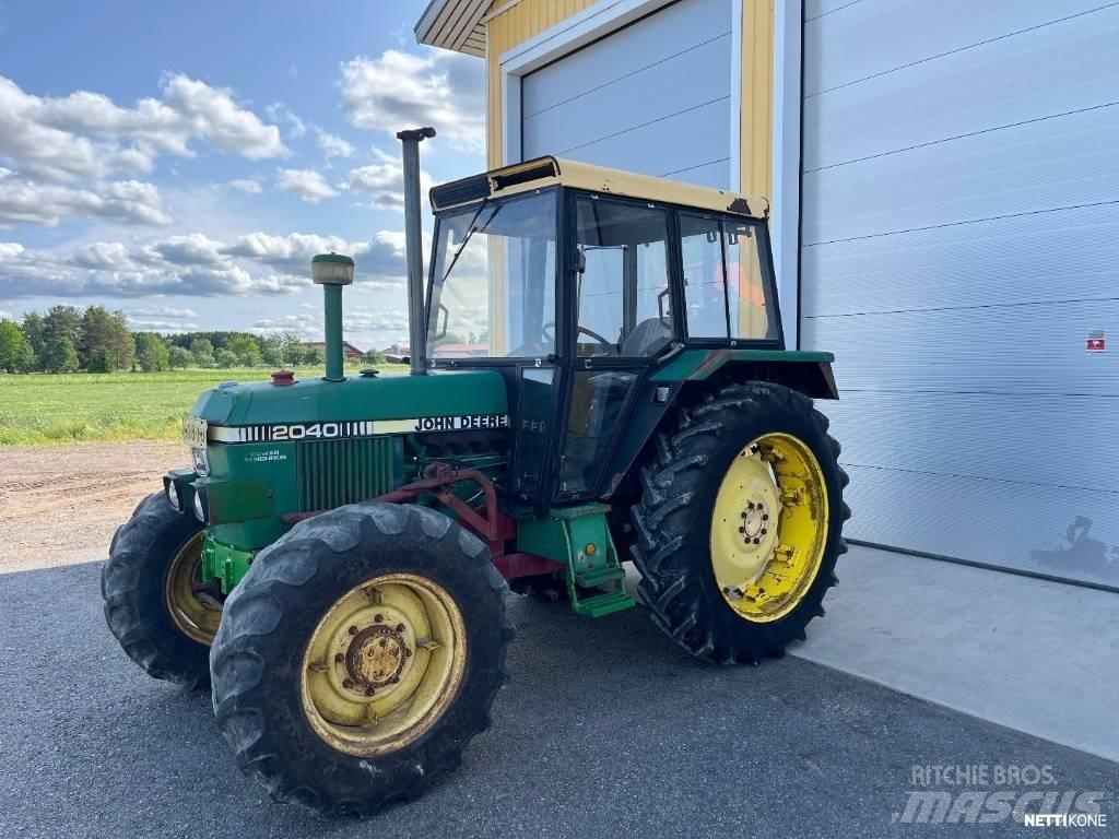 John Deere 2040 Tractors