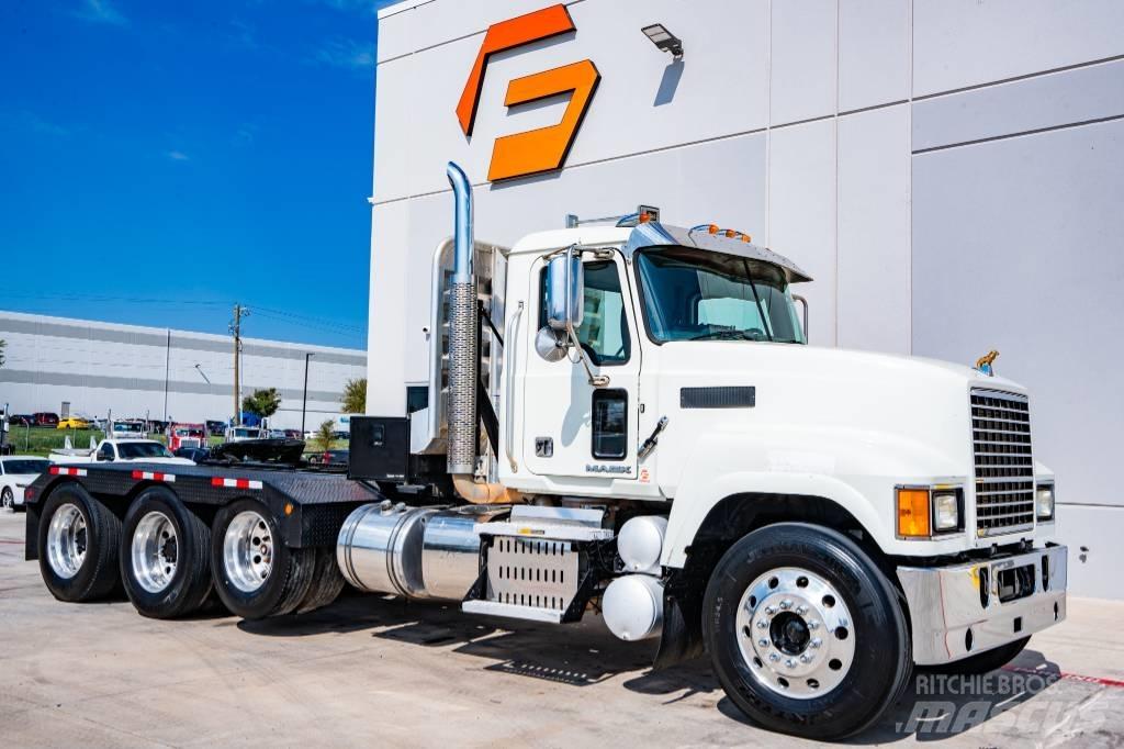 Mack CHU 613 Conventional Trucks / Tractor Trucks