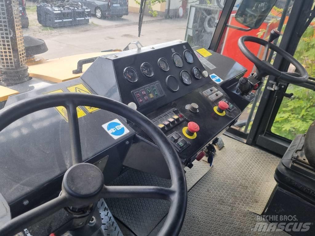 Ammann AP 240 Pneumatic tired rollers