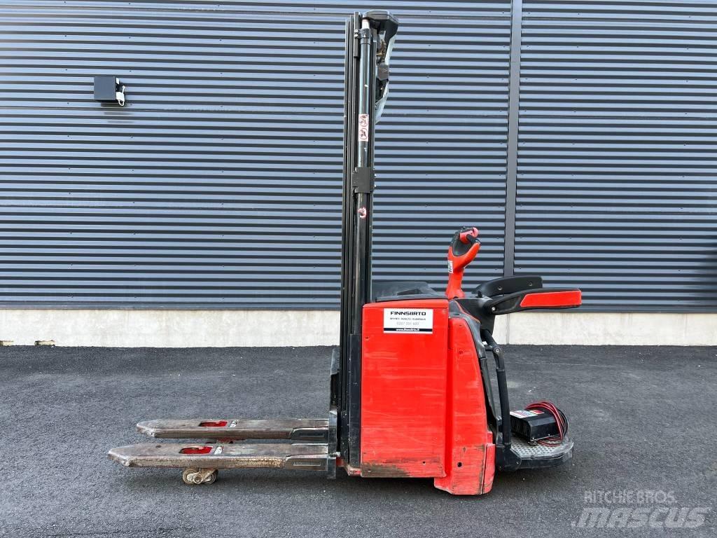 Linde L16AP Self Propelled Stackers