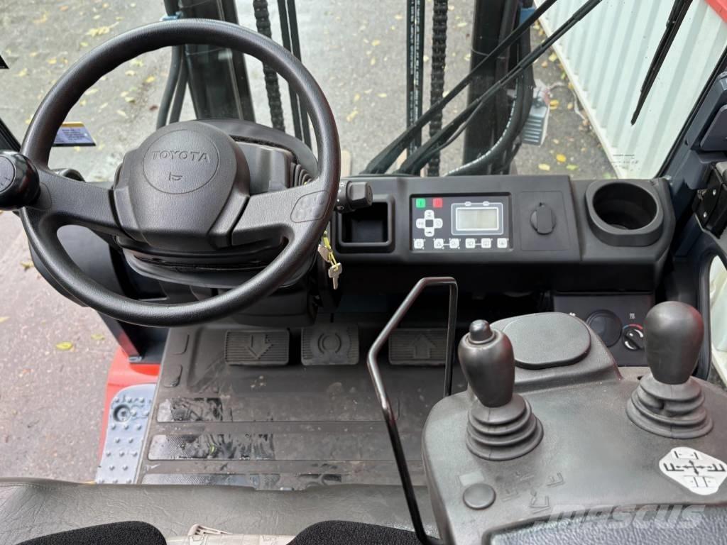 Toyota 8 FBMT 30 Electric Forklifts