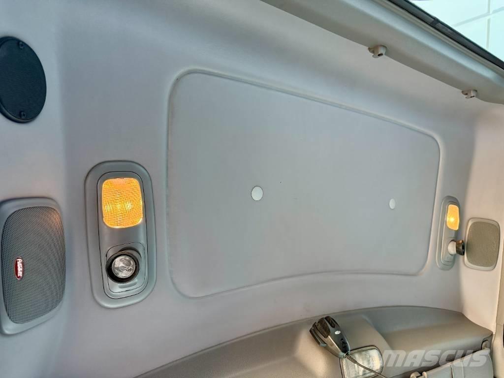 Peterbilt 389 Conventional Trucks / Tractor Trucks