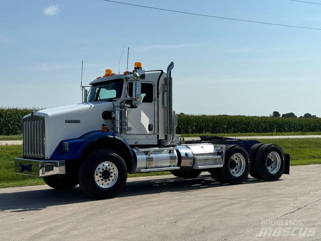 Kenworth T 800 Conventional Trucks / Tractor Trucks