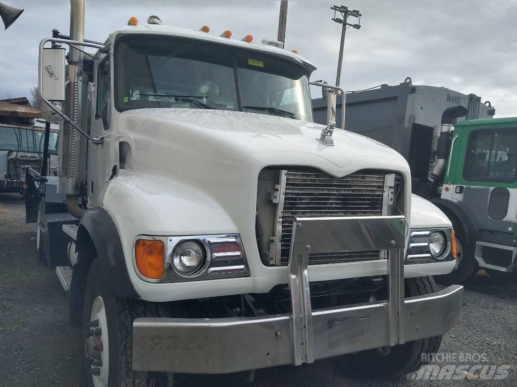 Mack CV 713 Garbage Trucks / Recycling Trucks