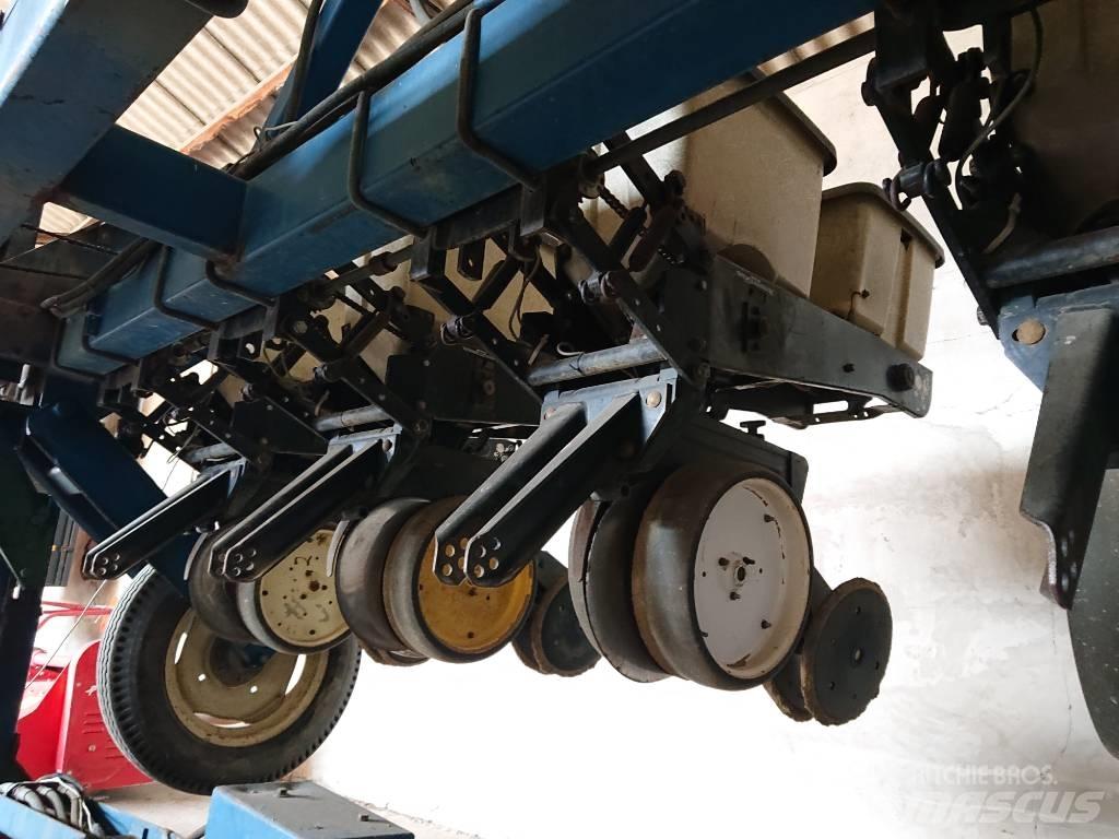 Kinze 2300 Precision Sowing Machines