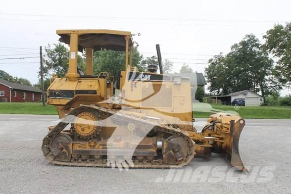 CAT D5M XL Crawler dozers
