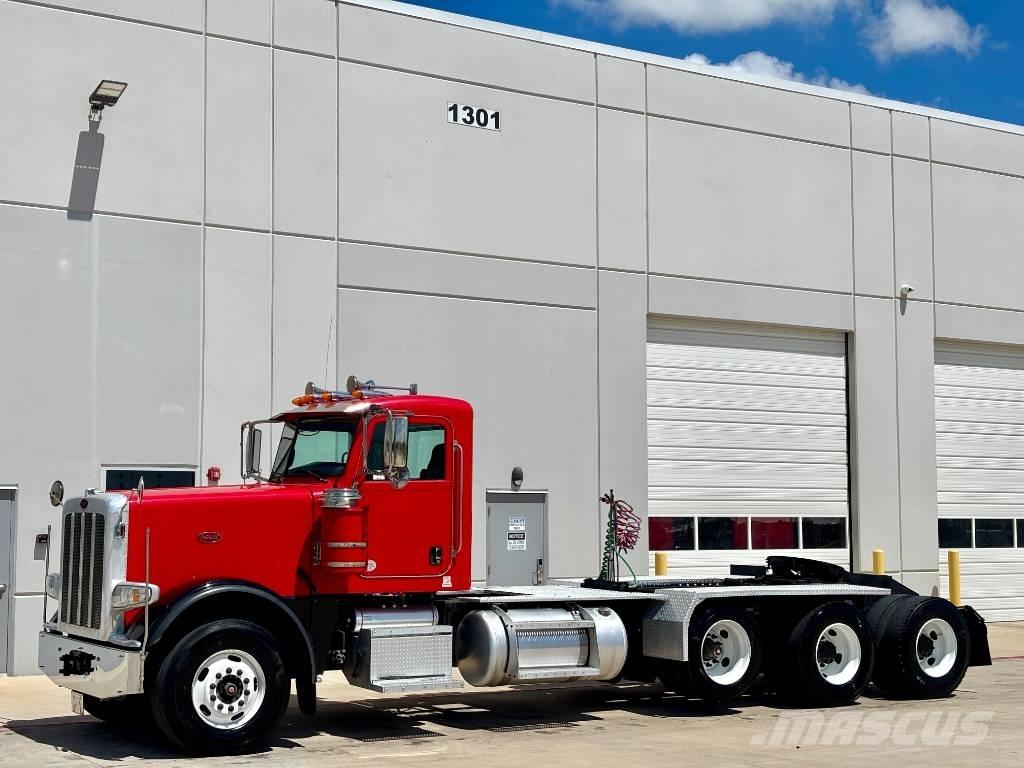 Peterbilt 389 Conventional Trucks / Tractor Trucks