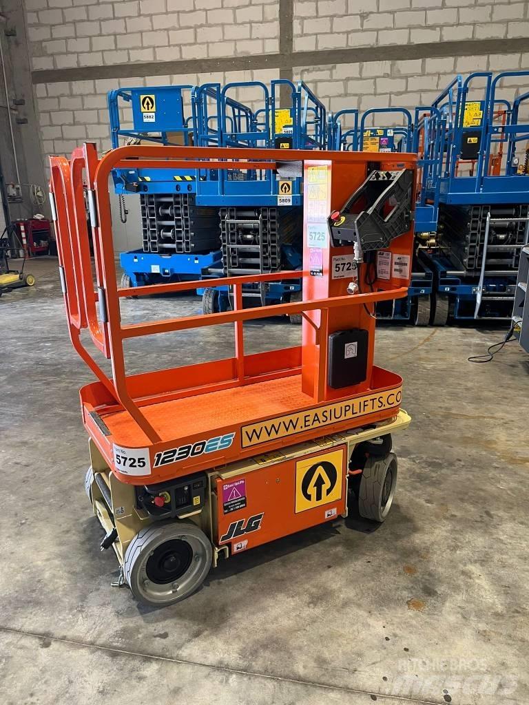 JLG 1230 ES Vertical mast lifts