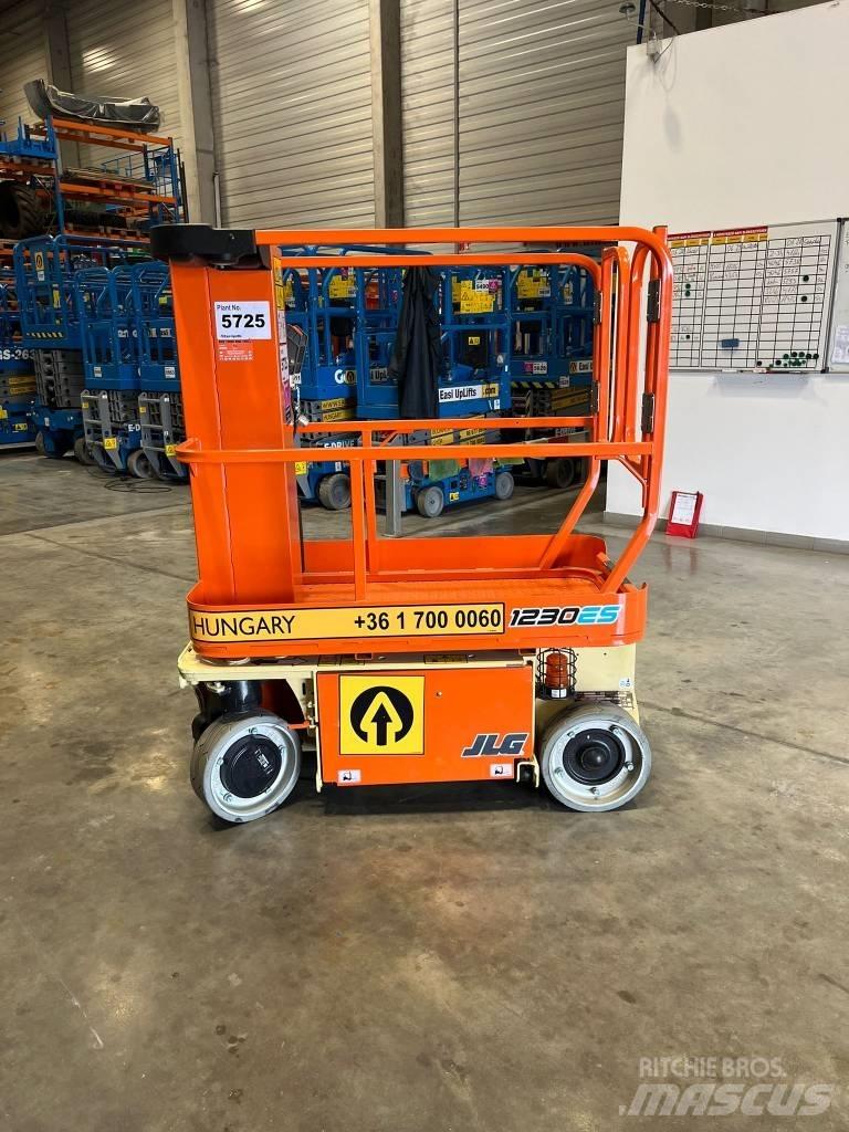 JLG 1230 ES Vertical mast lifts