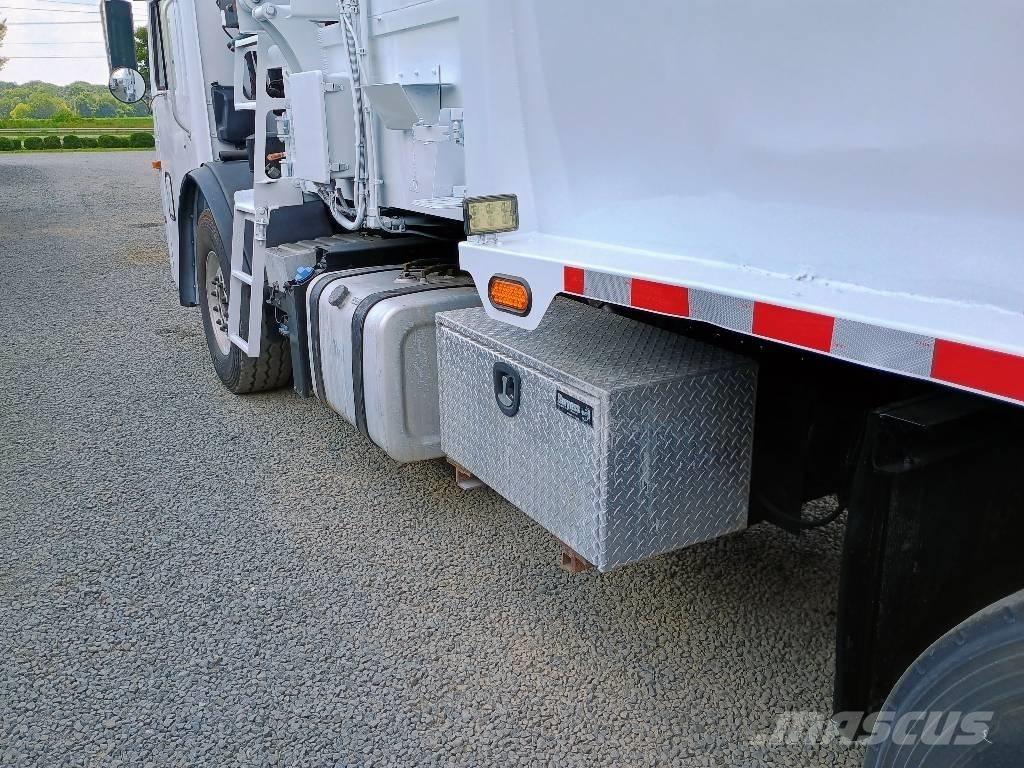 Mack LEU Garbage Trucks / Recycling Trucks