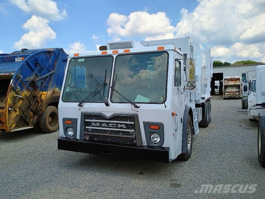 Mack LEU Garbage Trucks / Recycling Trucks