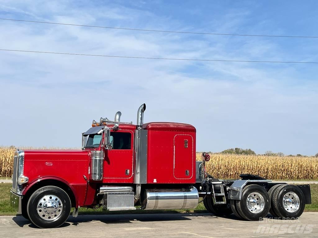 Peterbilt 389 Conventional Trucks / Tractor Trucks