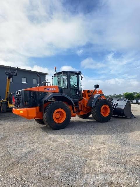 Hitachi ZW 220 Wheel Loaders