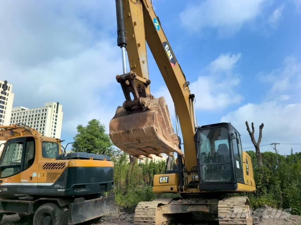 Hyundai R150W-9 Wheeled Excavators