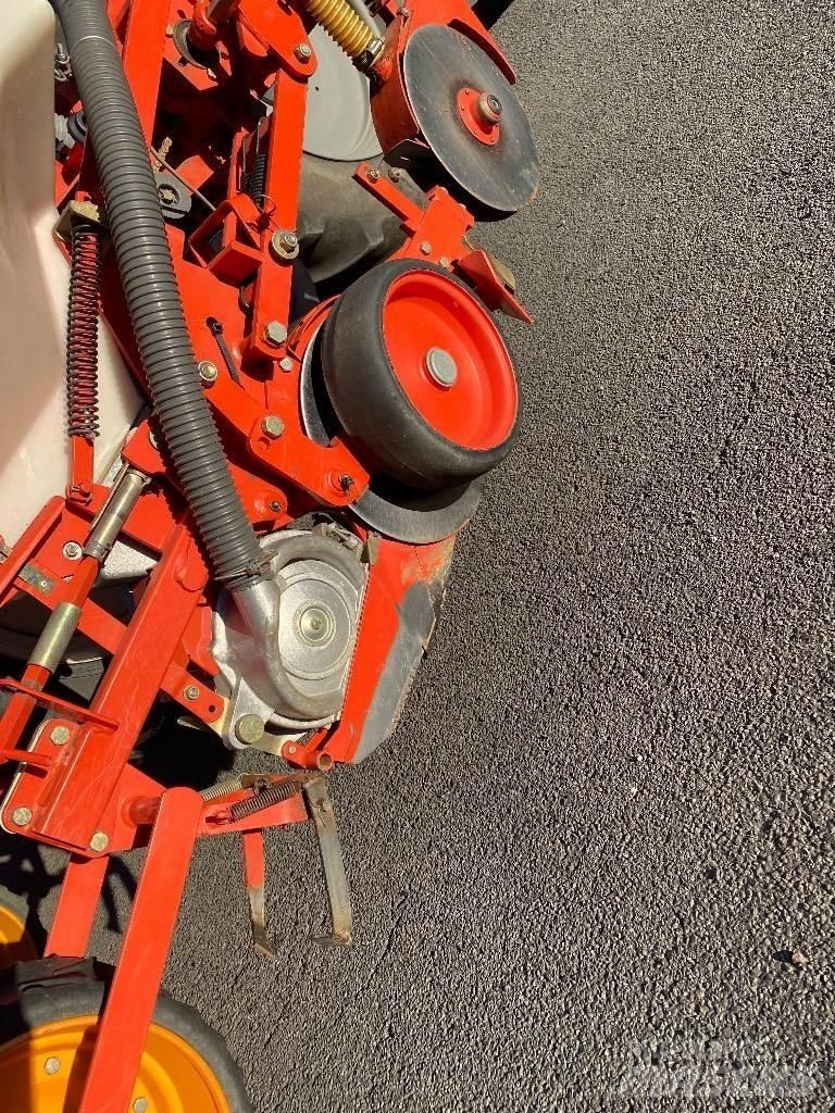 Kuhn Planter 2 Precision Sowing Machines