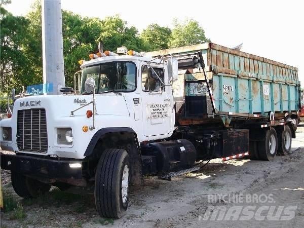 Mack RD 686 S Garbage Trucks / Recycling Trucks