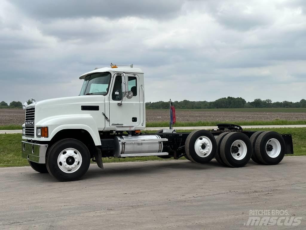 Mack CHN 613 Conventional Trucks / Tractor Trucks