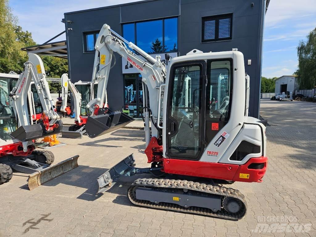Takeuchi TB225 V0 Mini Excavators <7t (Mini Diggers)
