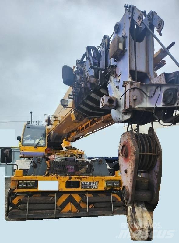 Tadano TR500M-3 Rough Terrain Cranes