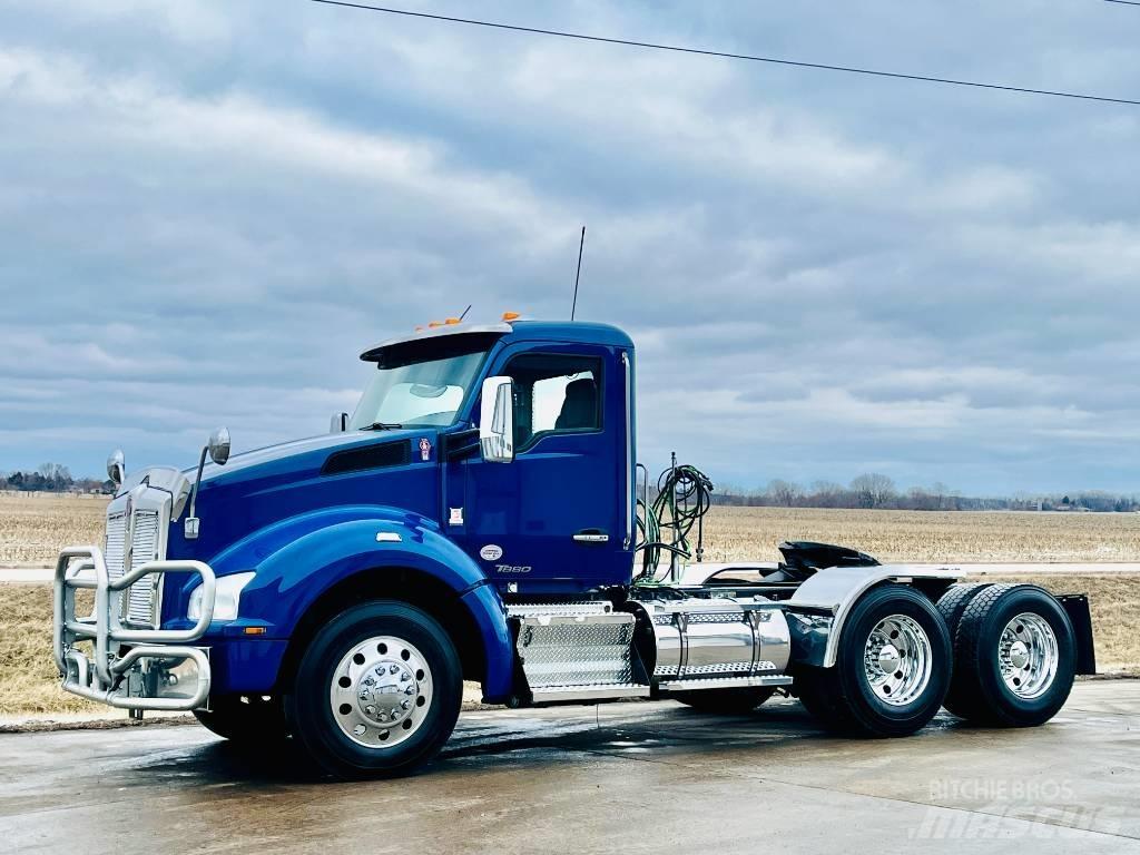 Kenworth T 880 Conventional Trucks / Tractor Trucks