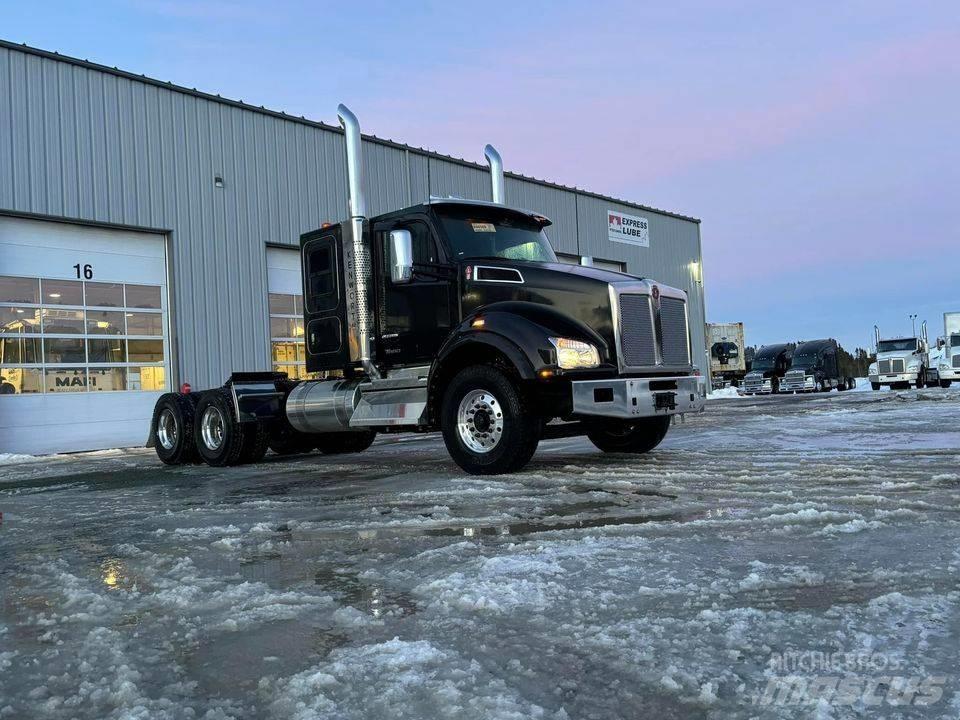 Kenworth T 880 Conventional Trucks / Tractor Trucks