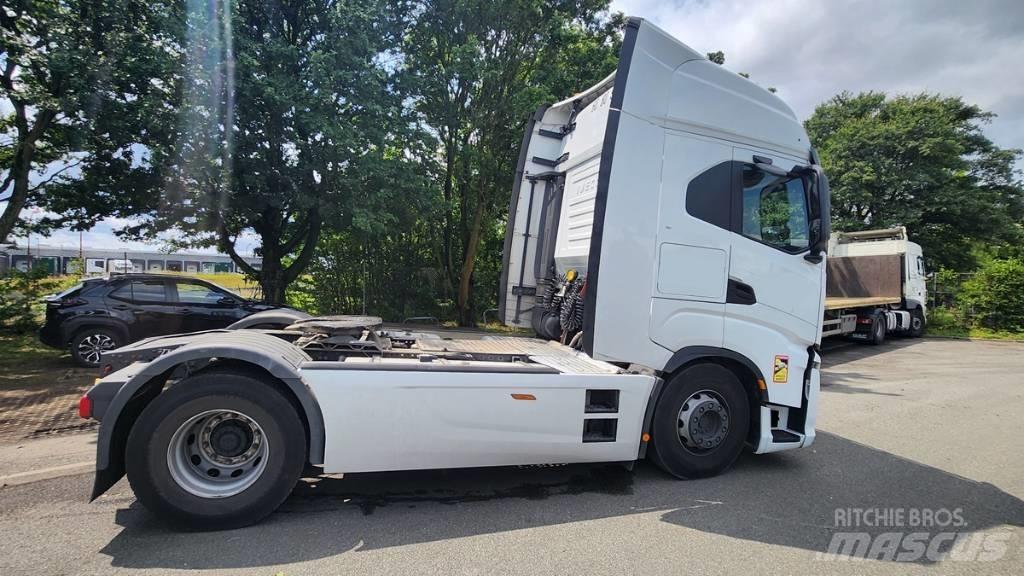 Iveco Saway 530 Conventional Trucks / Tractor Trucks