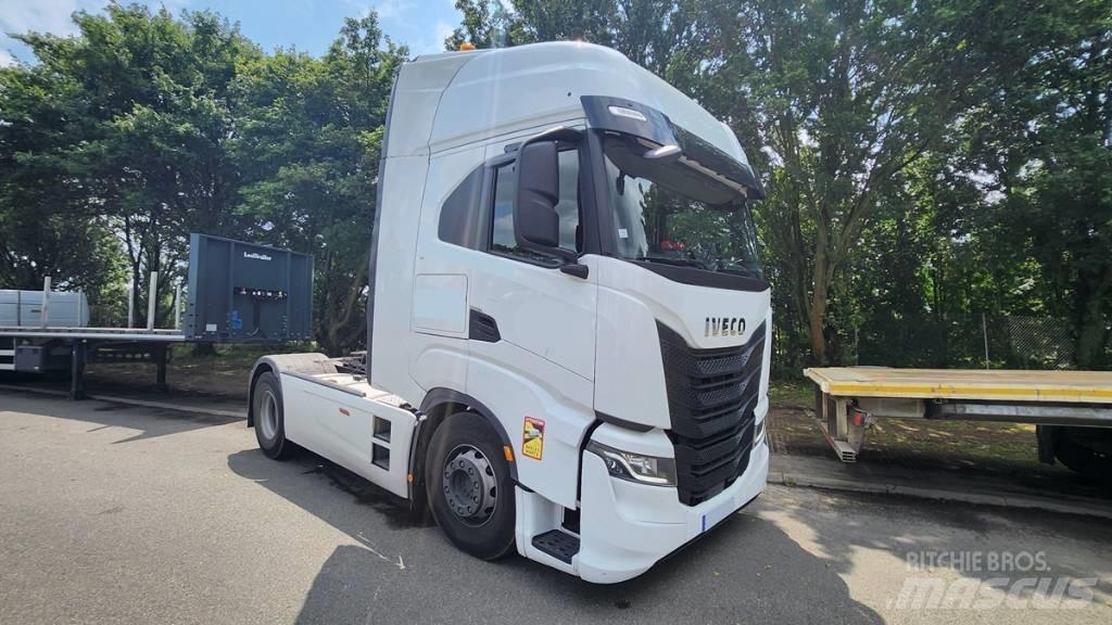 Iveco Saway 530 Conventional Trucks / Tractor Trucks