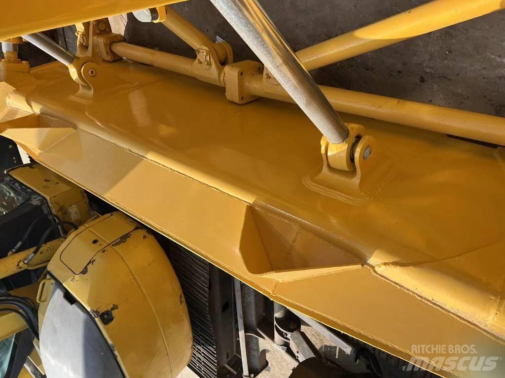 Shantui SD 22 Crawler dozers