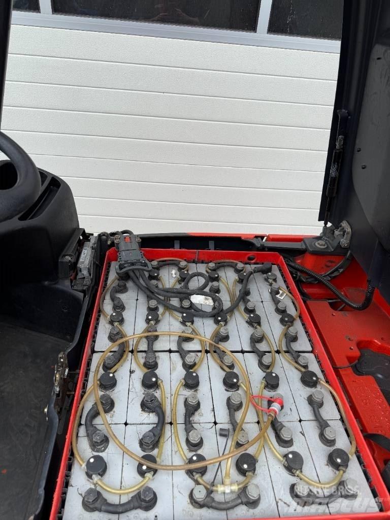 Linde E16-02 Electric Forklifts