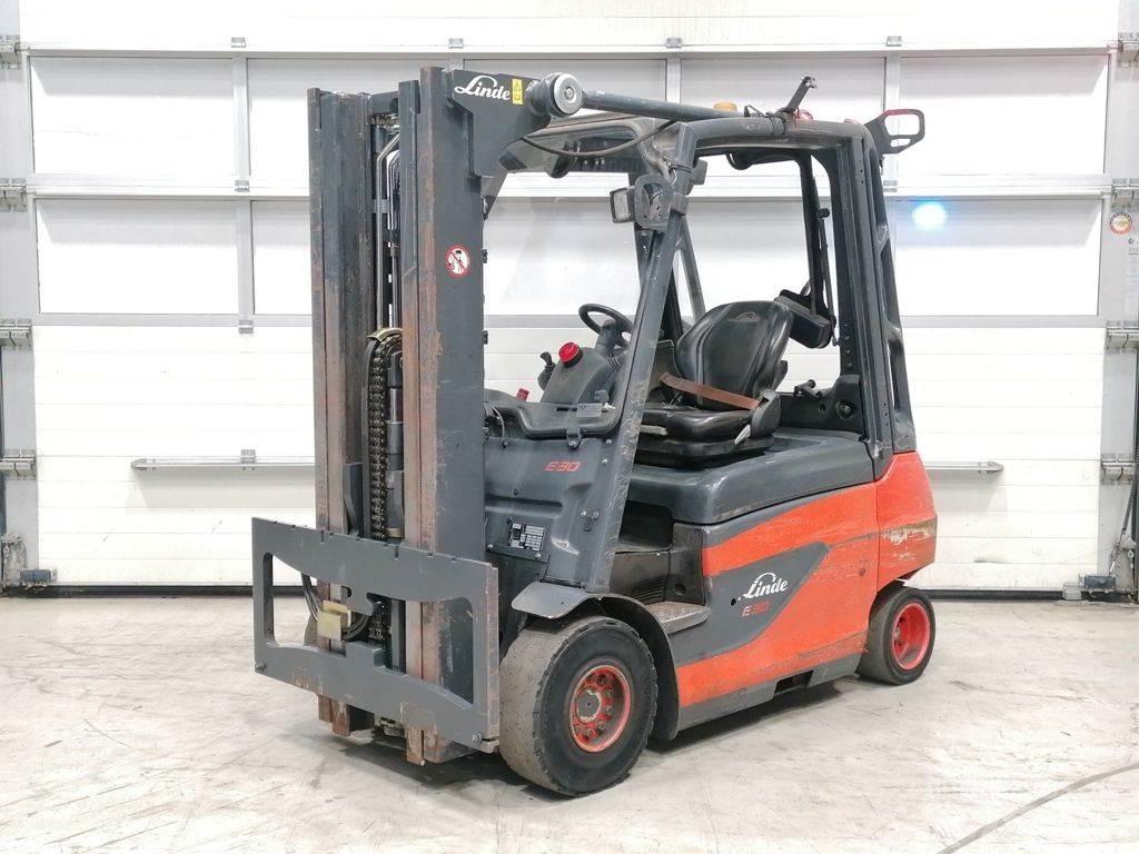 Linde E30-01 Electric Forklifts