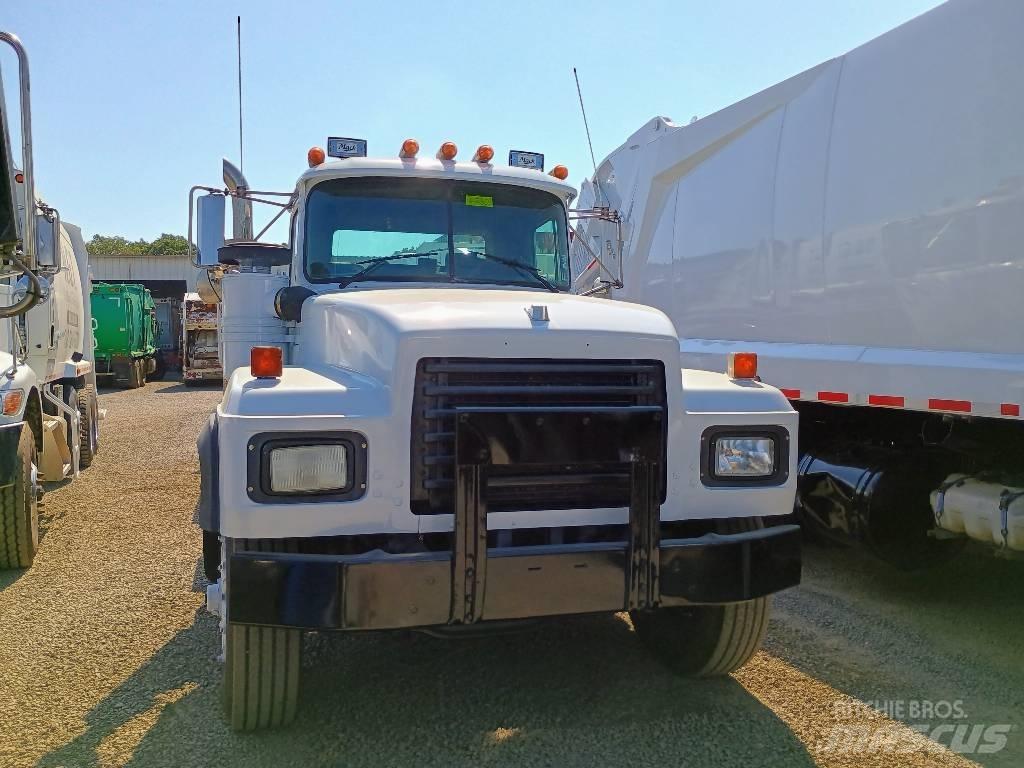 Mack RD 688 S Garbage Trucks / Recycling Trucks