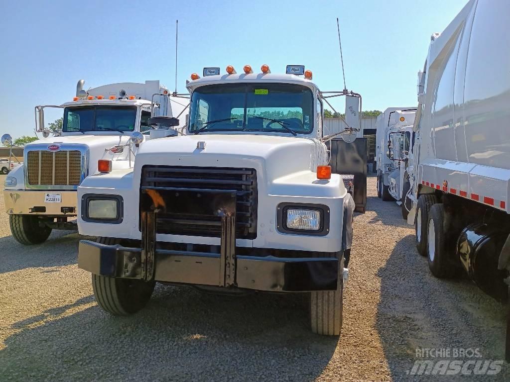 Mack RD 688 S Garbage Trucks / Recycling Trucks