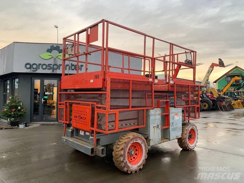 SkyJack SJ 8841 Scissor Lifts