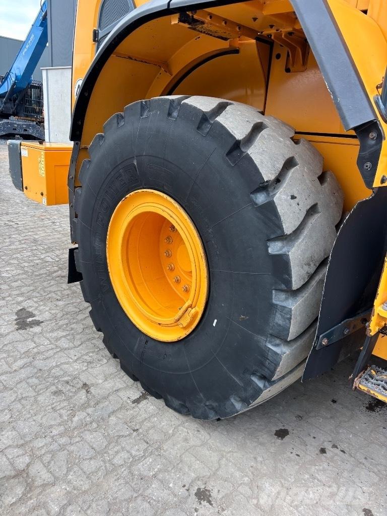 Hyundai HL 960 - 955 Wheel Loaders