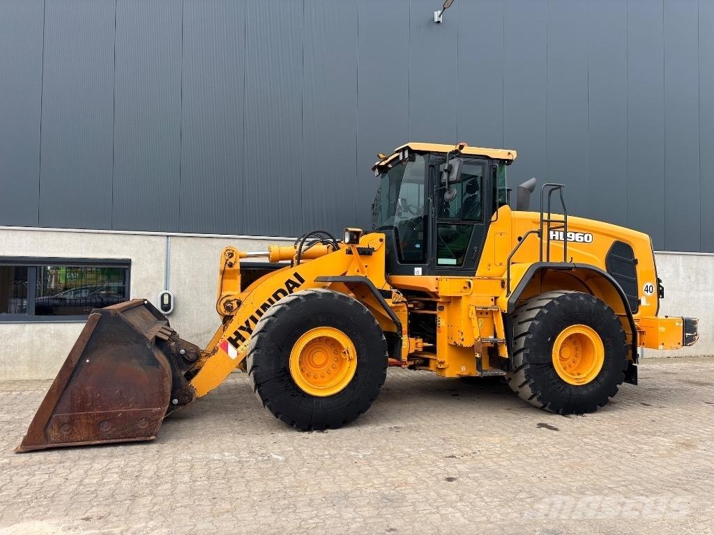 Hyundai HL 960 - 955 Wheel Loaders