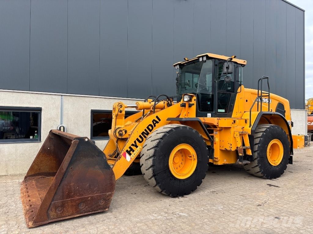Hyundai HL 960 - 955 Wheel Loaders