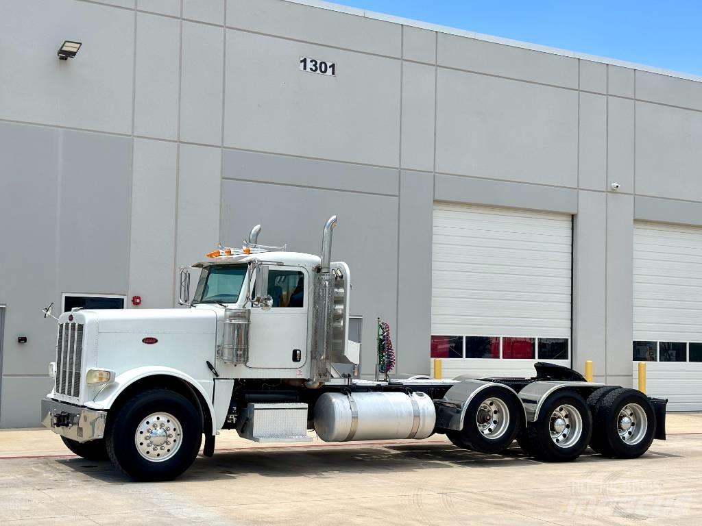 Peterbilt 388 Conventional Trucks / Tractor Trucks