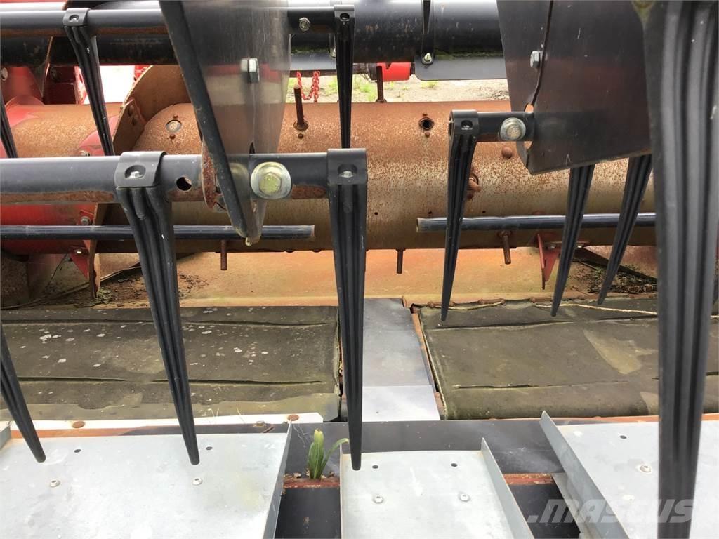 Case IH 3100 Harvester Headers