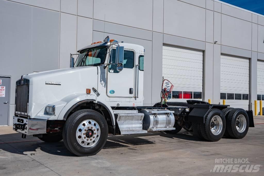 Kenworth T 800 Conventional Trucks / Tractor Trucks