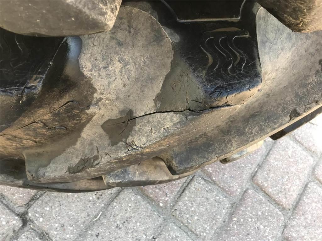 BKT 650/85R42 Tires, wheels and rims