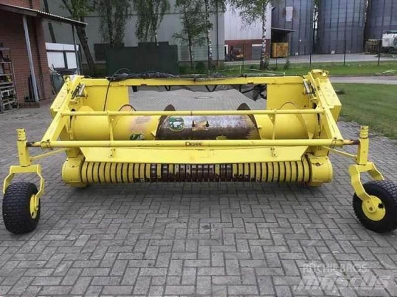 John Deere 630 B Combine Attachments