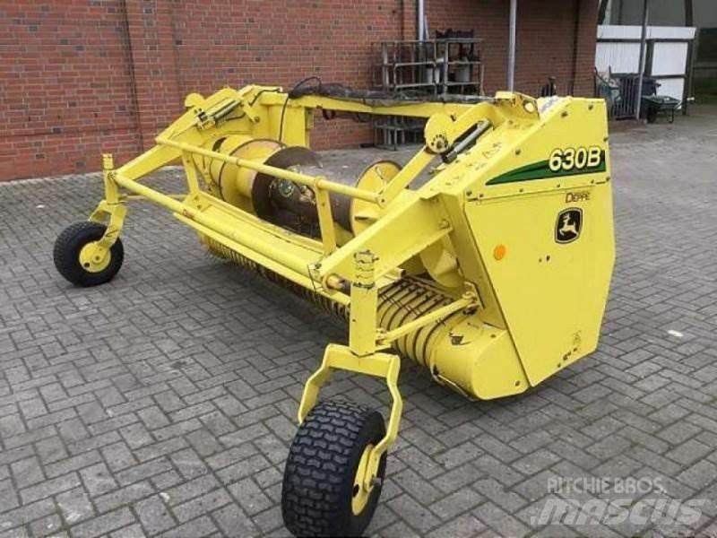 John Deere 630 B Combine Attachments