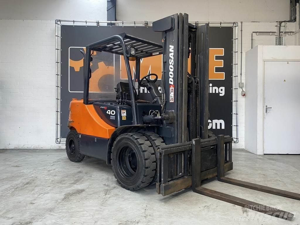 Doosan D40SC-5 Diesel Forklifts