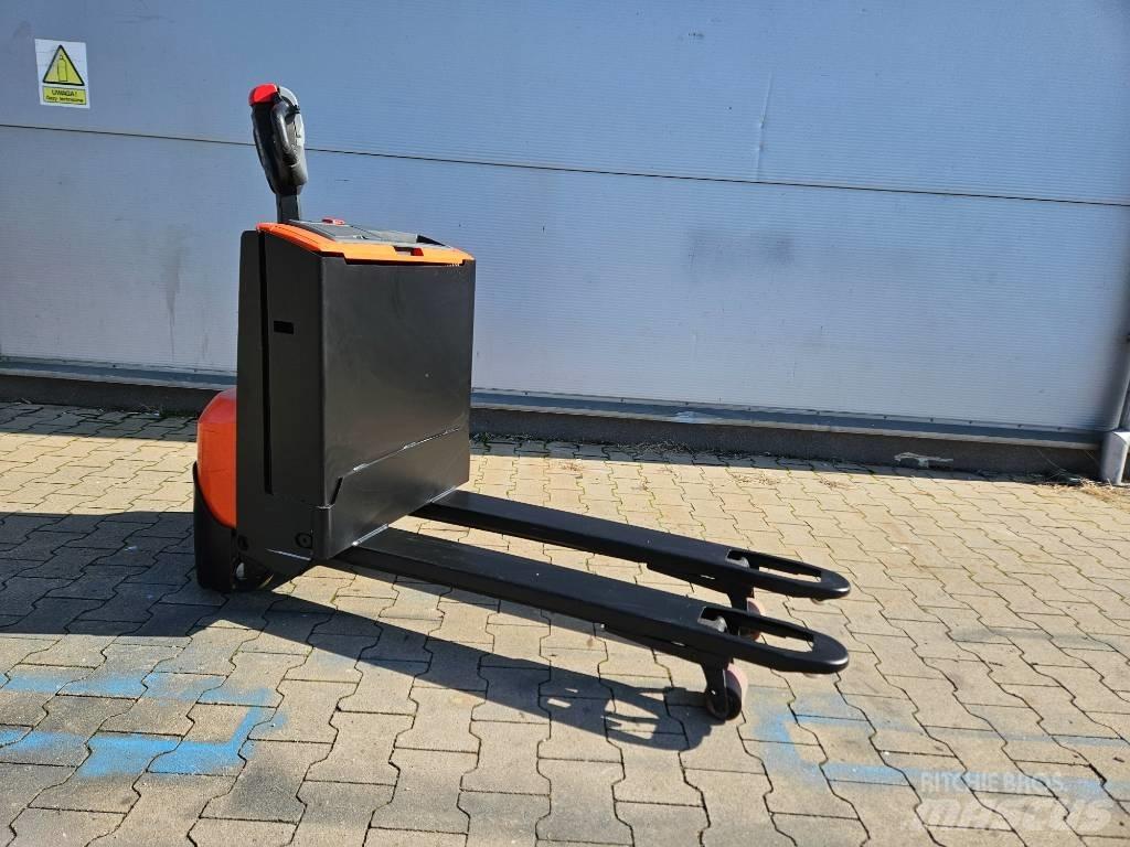 BT LWE 140 Low lifter