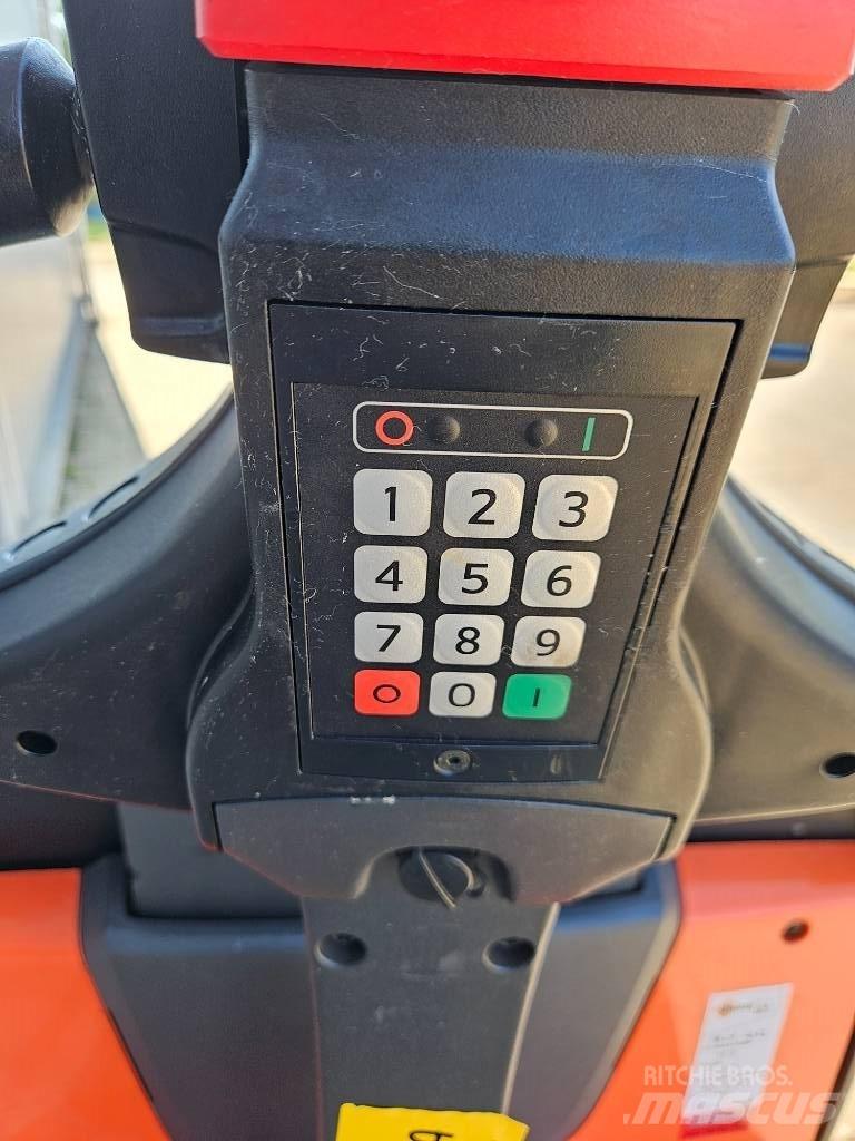 BT LWE 140 Low lifter