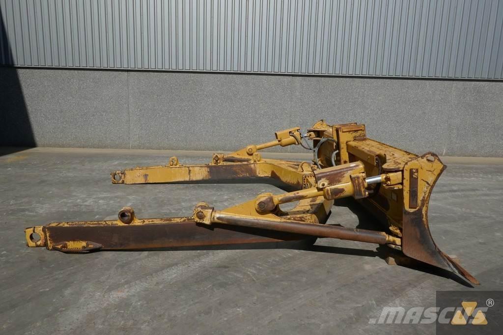 CAT D8T Blade Blades