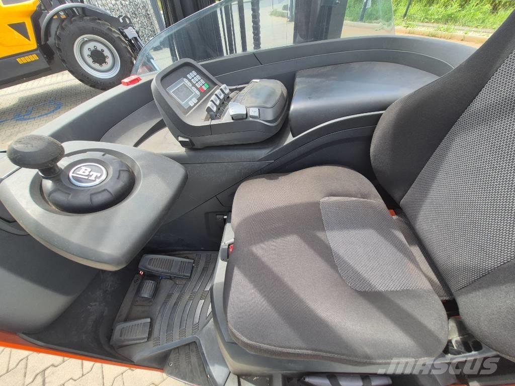 Toyota RRE 140 Reach trucks