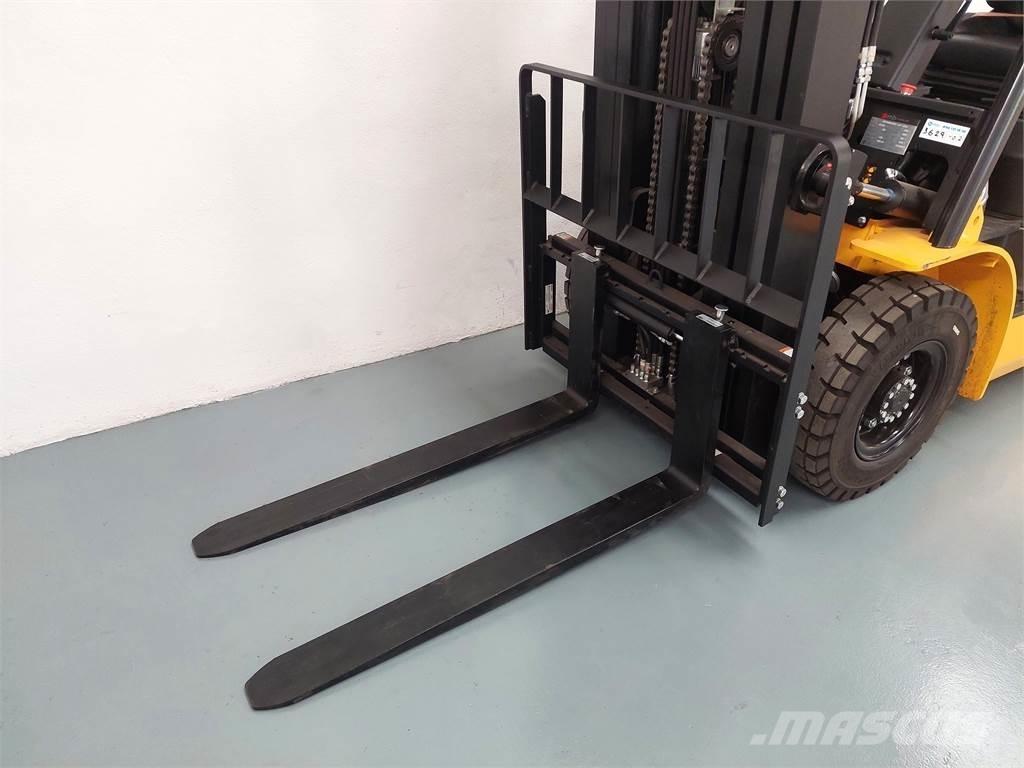  MB Forklift EFL253 Electric Forklifts